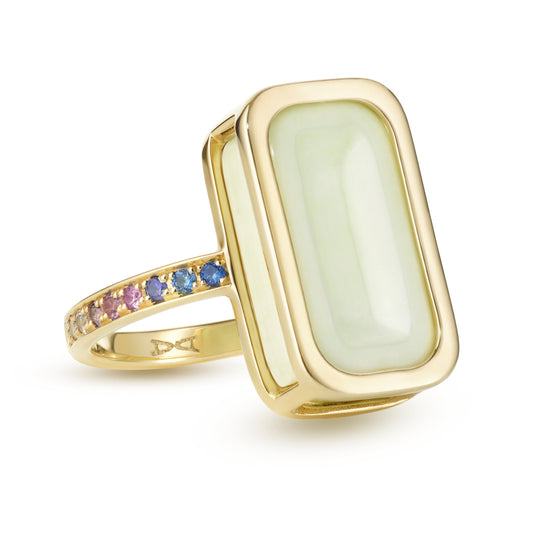 Pfefferminz-ring-guava-stoned-yellow-gold-with-lemon-chrysoprase-and-sapphire