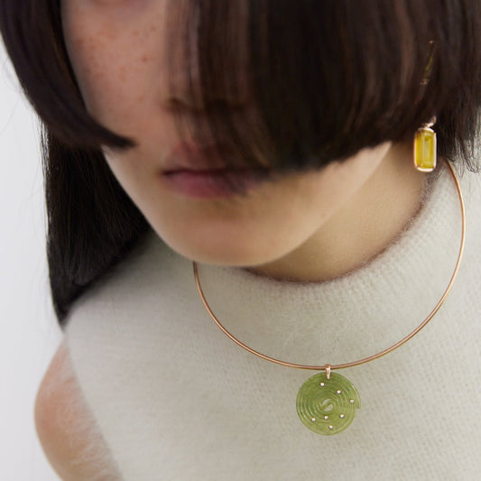 Licorice-choker-stoned-rose-gold-with-peridot-and-diamond