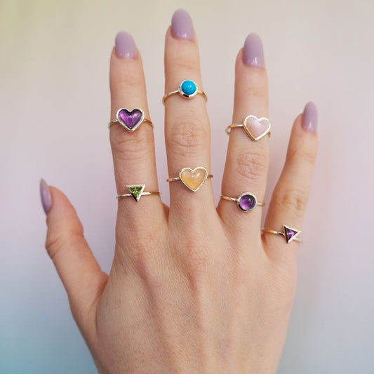 Love-sticker-ring-rose-gold-with-lavender-chalcedony