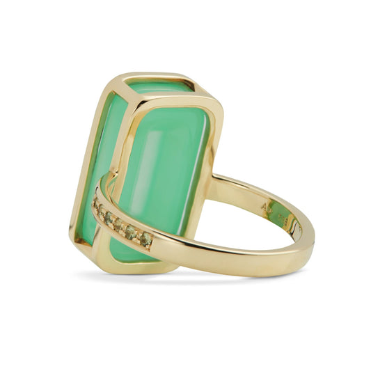 Pfefferminz-ring-kiwi-stoned-yellow-gold-with-chrysoprase-and-sapphire