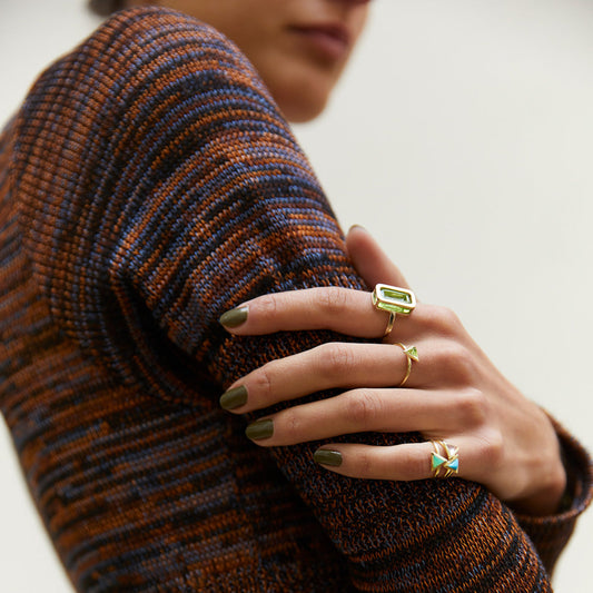 Triangle-sticker-ring-yellow-gold-with-chrysoprase